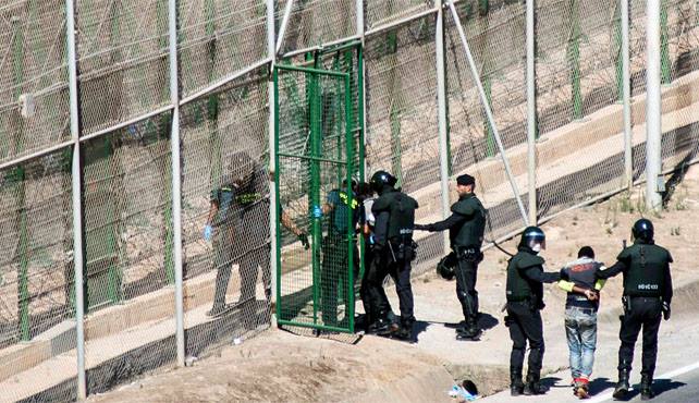 Imagen de una expulsión en la frontera sur. 10292286_806356759424629_4908458179990753810_n