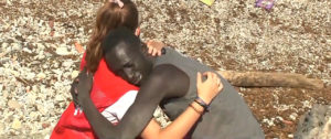 Abrazo Abdou y Luna